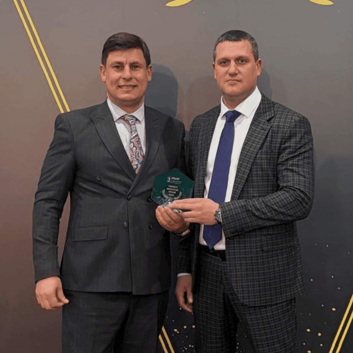 asvio-bank-druhyi-rik-pospil-vidznacheno-holovnoiu-finansovoiu-premiieiu-roku
